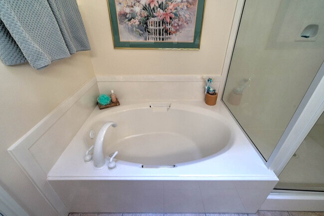 Building Photo - Fully Furnished Home. All utilities includ...