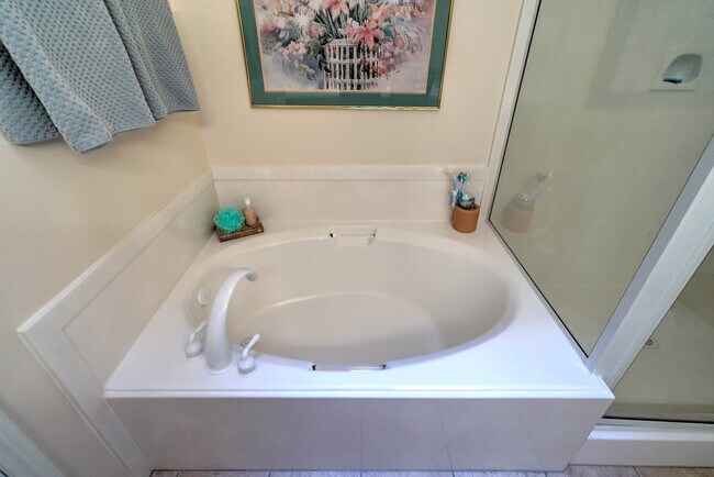 Building Photo - Fully Furnished Home. All Utilities Included!