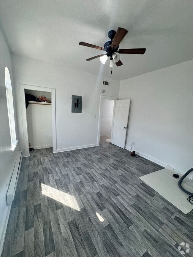 Building Photo - Spacious 4-Bedroom Home with Gourmet Kitch...
