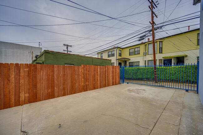 Building Photo - 1333 Cochran Ave