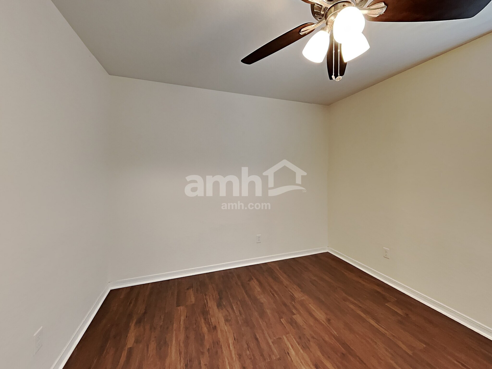Building Photo - 11016 E Silver Springs Cir