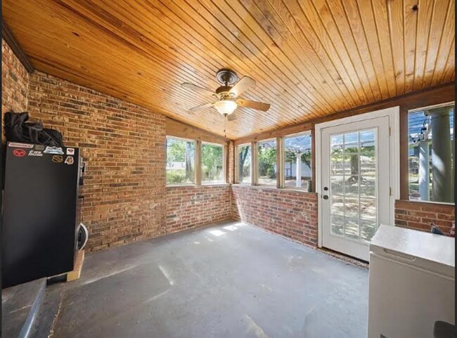 Building Photo - 311 Lockner Rd