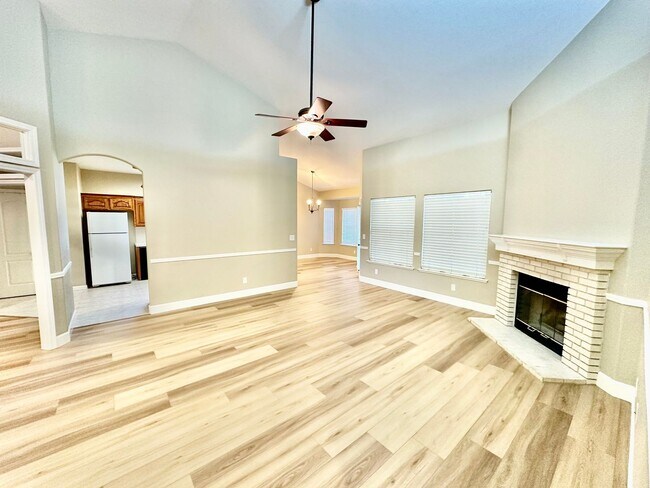 Building Photo - North Clovis 3/2 Near Buchanan Education C...
