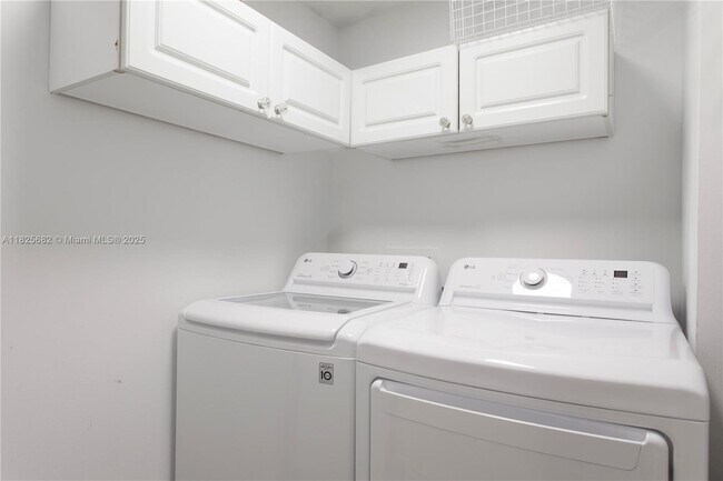Building Photo - 21205 Yacht Club Dr
