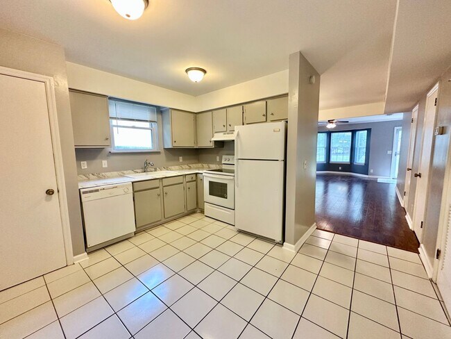 Building Photo - 7806 Sawyer Brown Rd