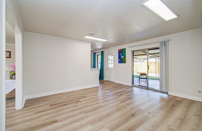 Building Photo - 5926 Ettrick Dr