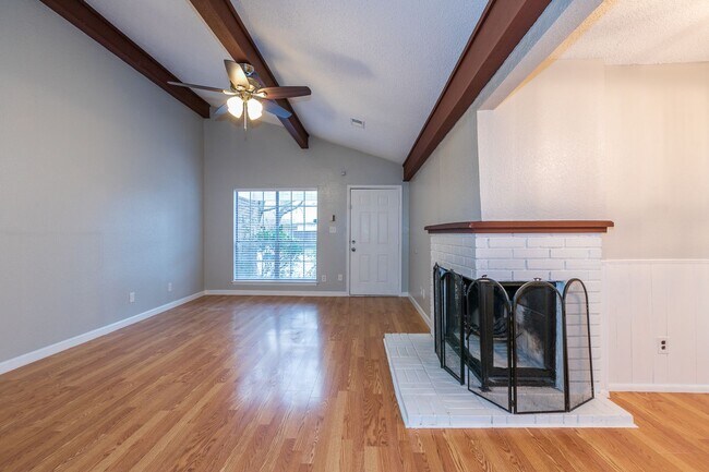 Building Photo - 2 Bed | 1.5 Bath East Tulsa with Spacious Back yard!