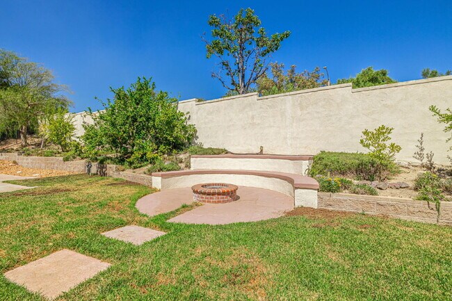 Building Photo - Executive 5-Bedroom Pool Home with Dual Master Suites in Stevenson Ranch