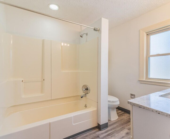 Building Photo - 732 E Mithoff St