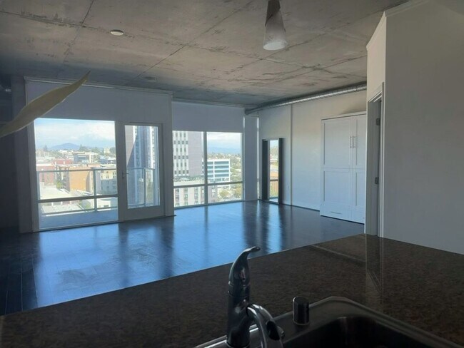 Building Photo - 1080 Park Blvd