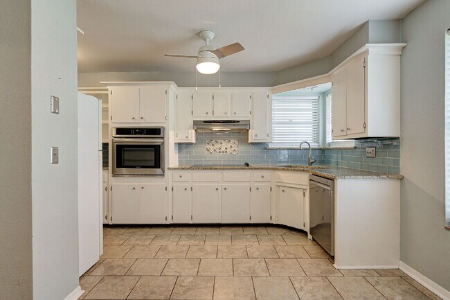 Building Photo - Rollingwood Beauty!
