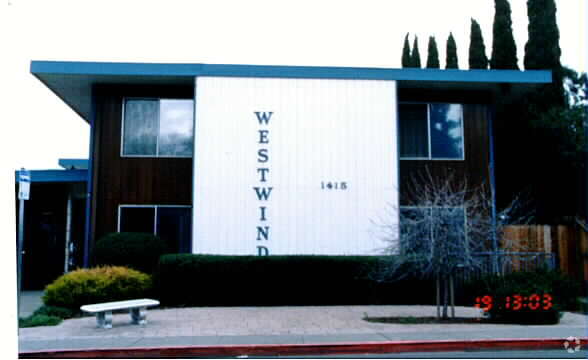 Building - West Wind Apartments