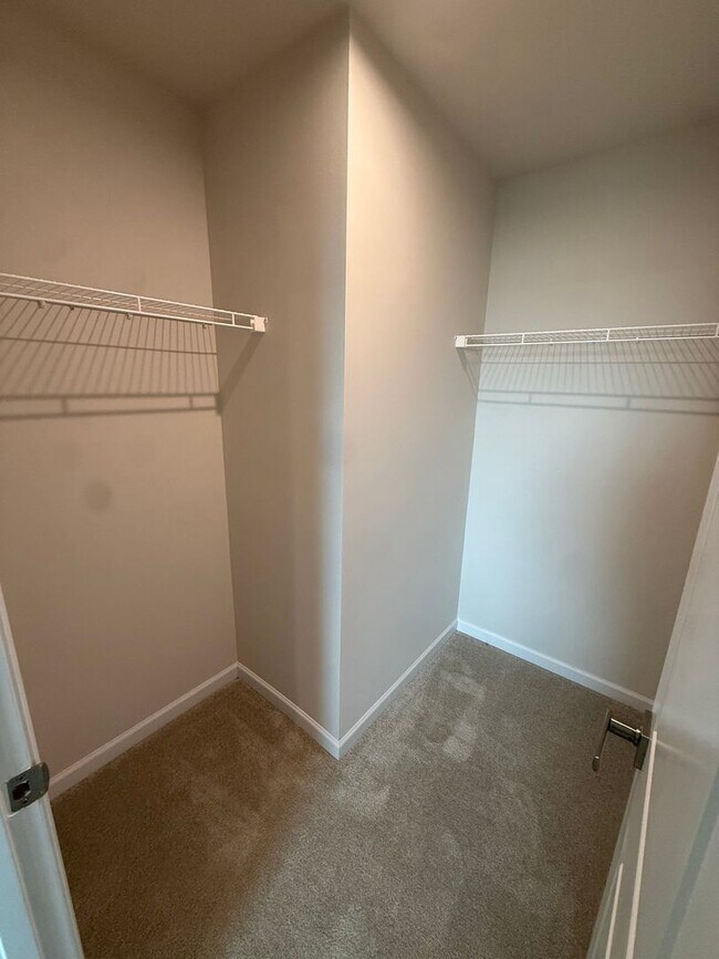 Building Photo - Like-New 4BR Home in Christiana | Open Floor Plan + Large Backyard!