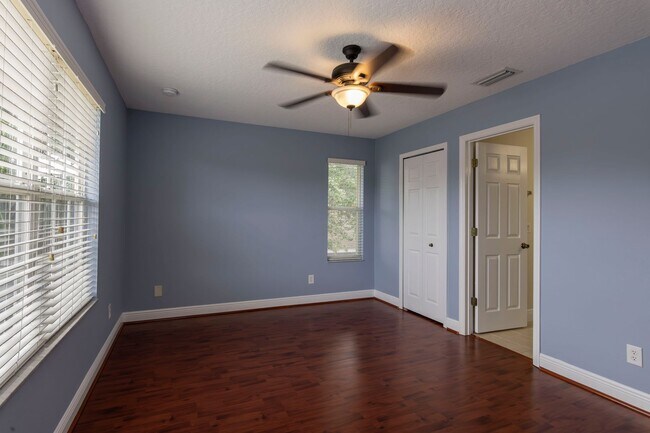 Building Photo - BEAUTIFUL 5 Bedroom/4 Bath Home Located in...