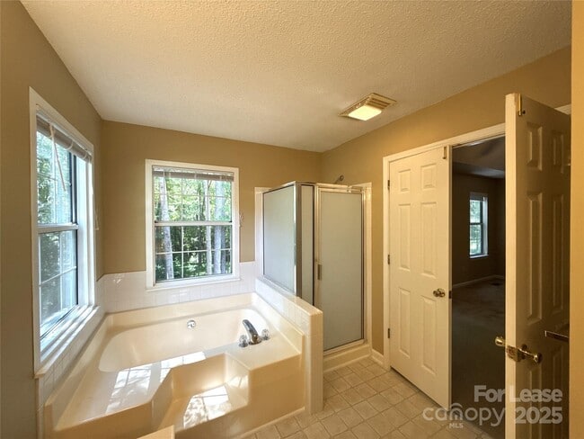 Building Photo - 12823 Diamond Dr