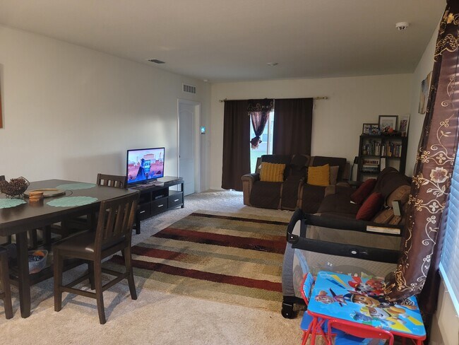 Building Photo - 1500 Fernmeadow St