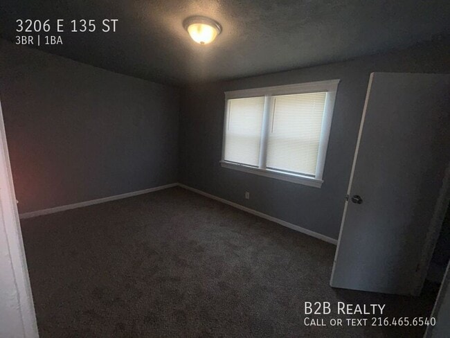Building Photo - 3206 E 135th St