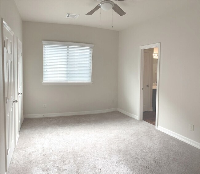 Building Photo - 32 Woodland Hills Dr