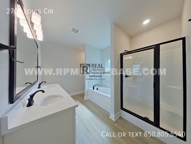 Building Photo - 2700 Louis Cir