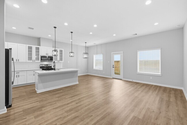 Building Photo - 412 Stonework Garden Ln