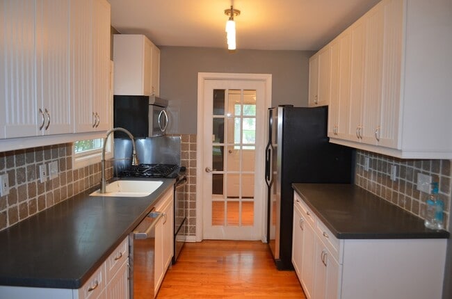 Building Photo - 1N037 Ethel St