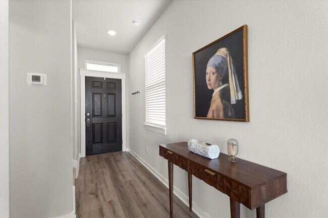 Building Photo - 1530 McKinney Dr