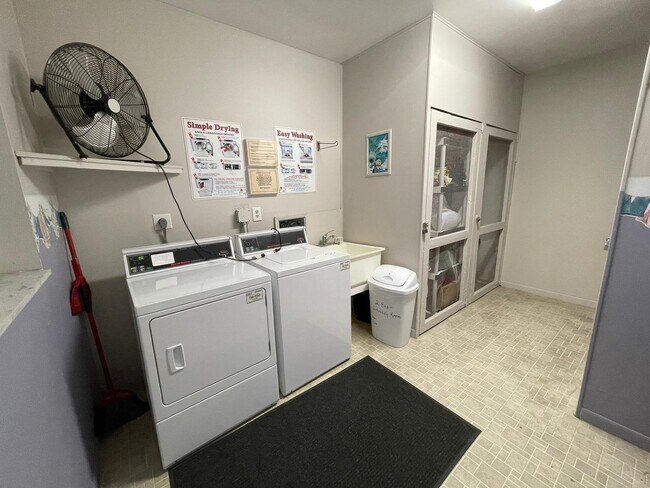 Building Photo - 250 NE 20th St