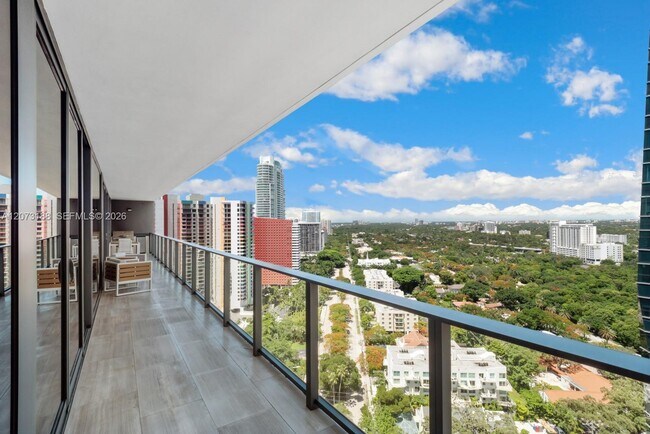 Building Photo - 1451 Brickell Ave