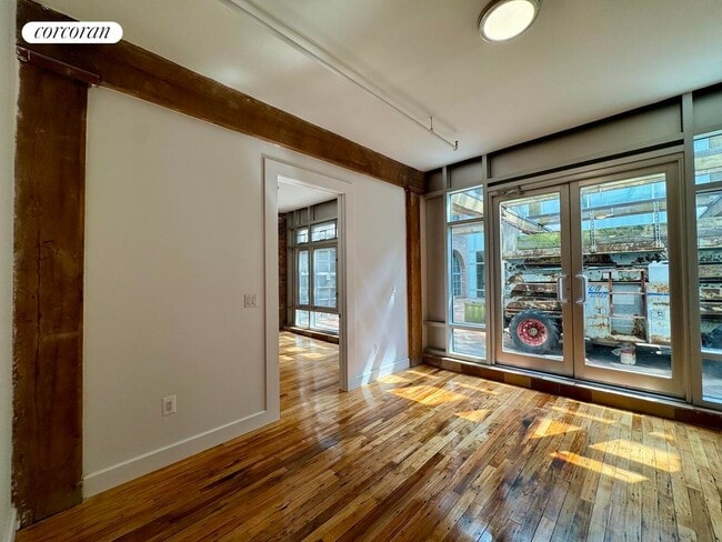 Building Photo - 275 Conover St