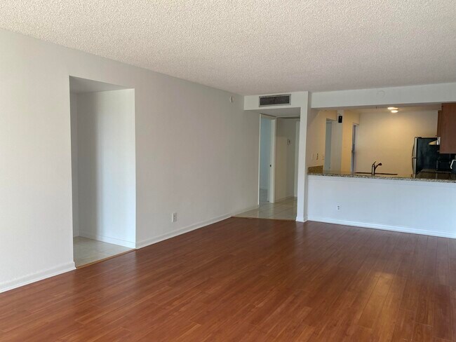 Building Photo - 11 Royal Palm Way