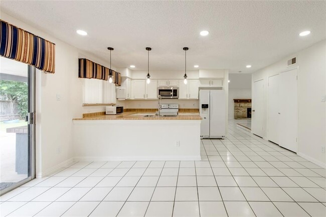 Building Photo - 7723 Miller Glen Ln