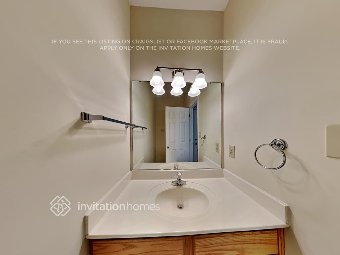 Building Photo - 3600 Willowtree Ln