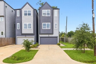 Building Photo - 1404 Mansfield St