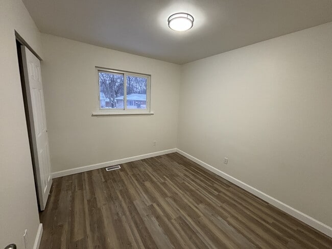 Building Photo - 6826 E 3rd Ave