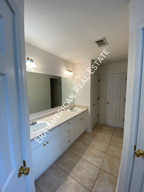 Building Photo - 4250 Shadow Ln