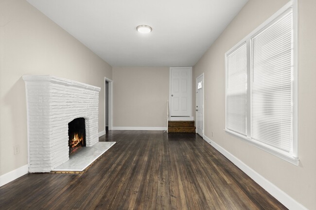 Building Photo - 5001 McKinney St