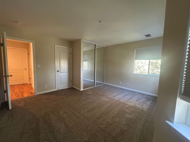 Building Photo - 142 Pine Canyon Rd