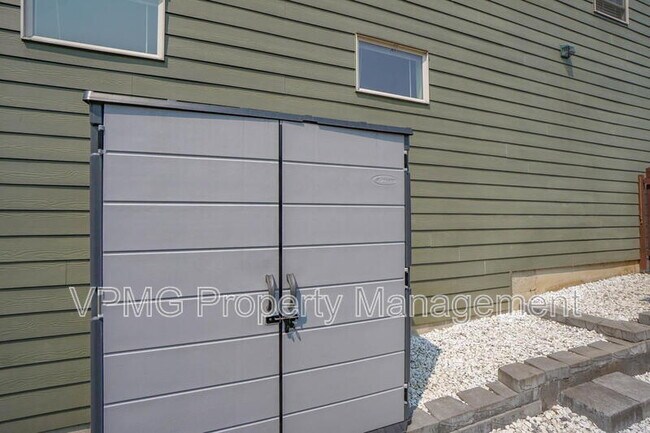 Building Photo - 5941 NE 48th St