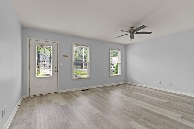 Building Photo - 1123 Humes Ave NE
