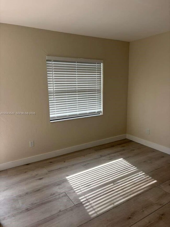 Building Photo - 418 Las Palmas Cir