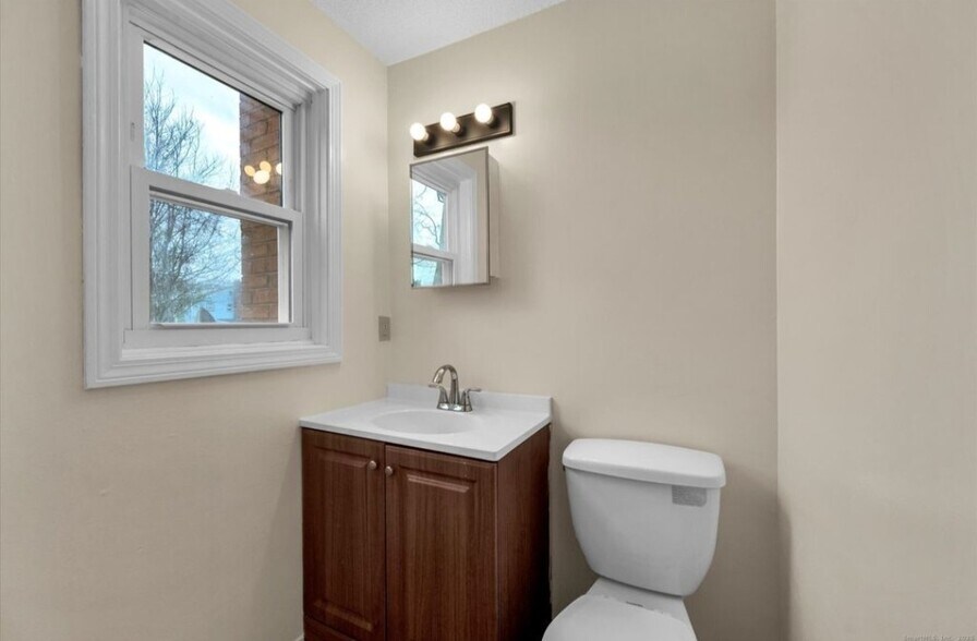 Building Photo - 18 Chalmers St