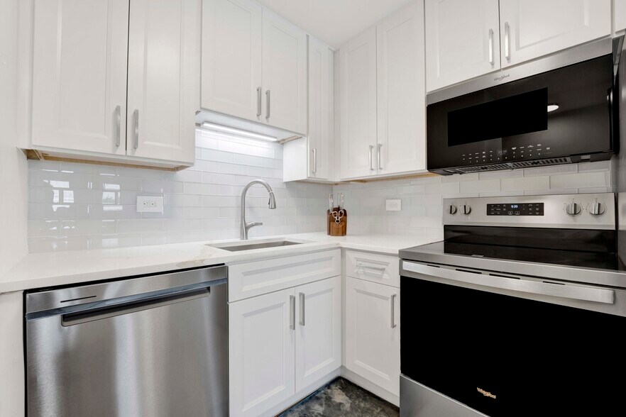 Building Photo - 607 W Wrightwood Ave