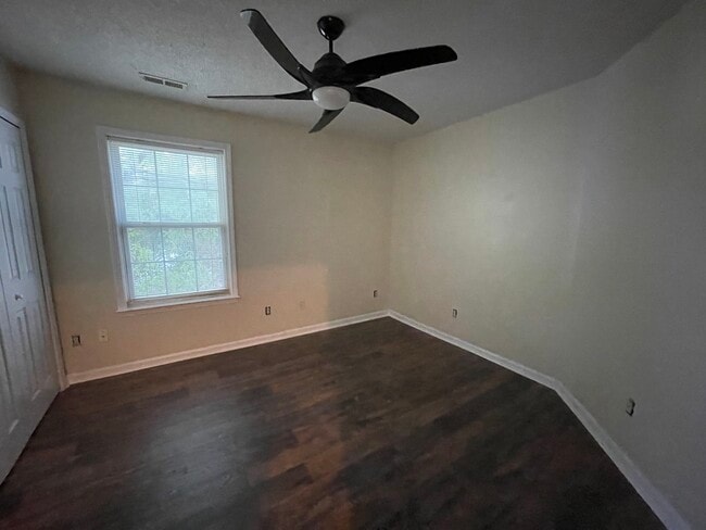 Building Photo - 511 N Water's Edge Dr