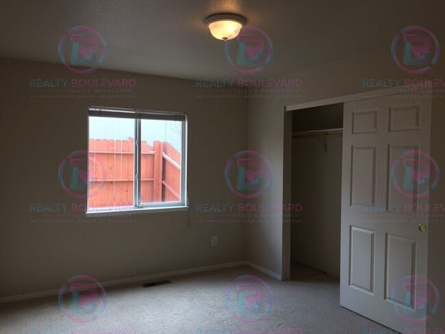 Building Photo - Beautiful 3BR 2 Bath home with RV Parking!...