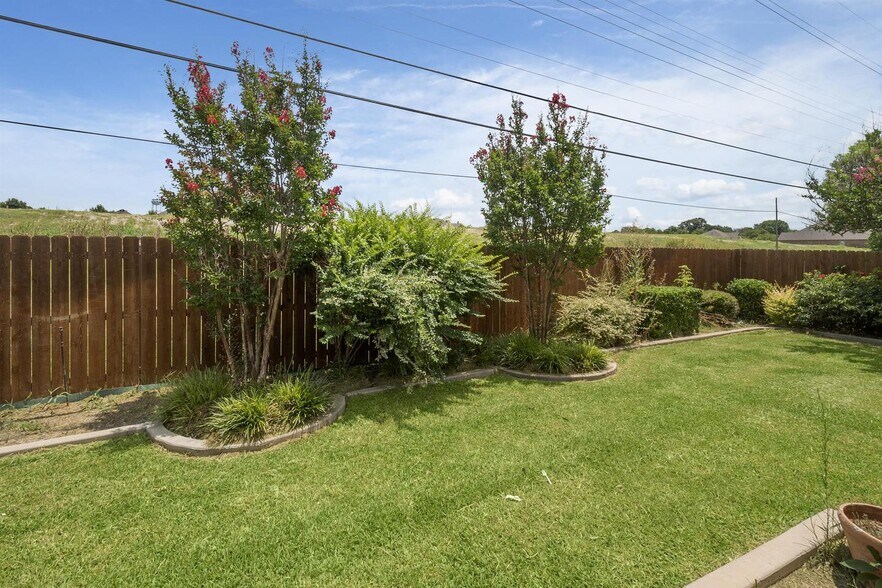 Building Photo - Bright & spacious 6-bedroom retreat in Benbrook