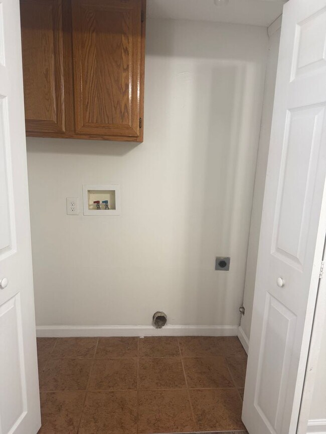 Building Photo - 8781 Damron Pl