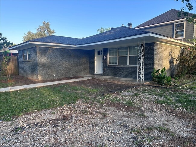 Building Photo - 502 Ave F