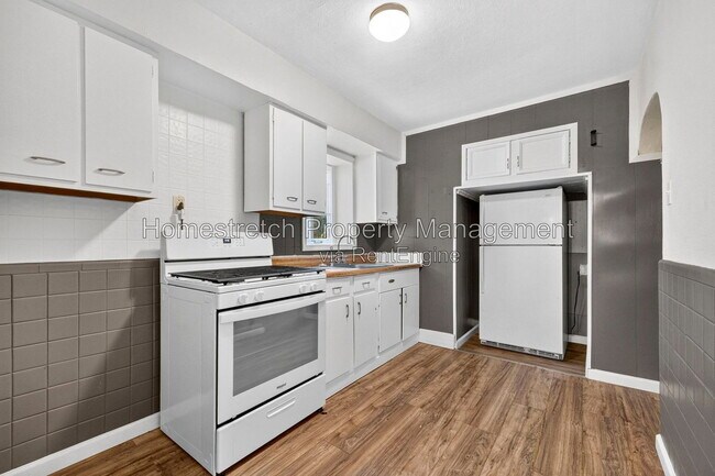 Building Photo - 575 Glorose Dr