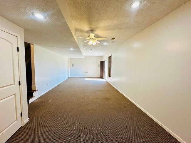 Building Photo - {20067} Custom Built Home in Woodland Mano...