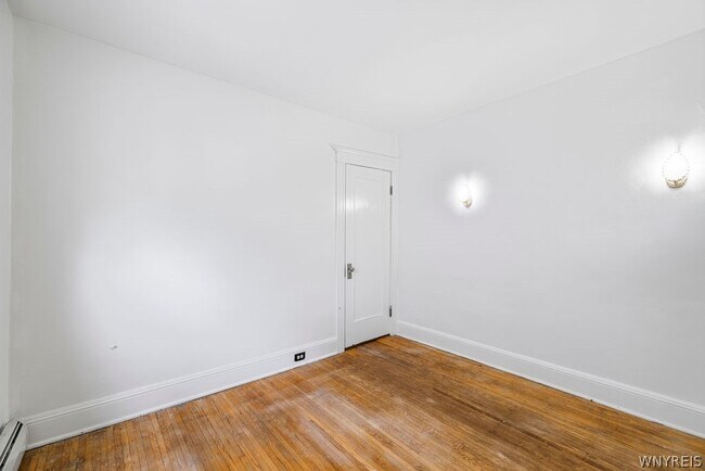 Building Photo - 845 Potomac Ave
